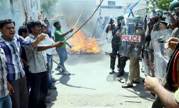 ఉద్యమకారులపై త్వరలో కేసులు ఎత్తివేత